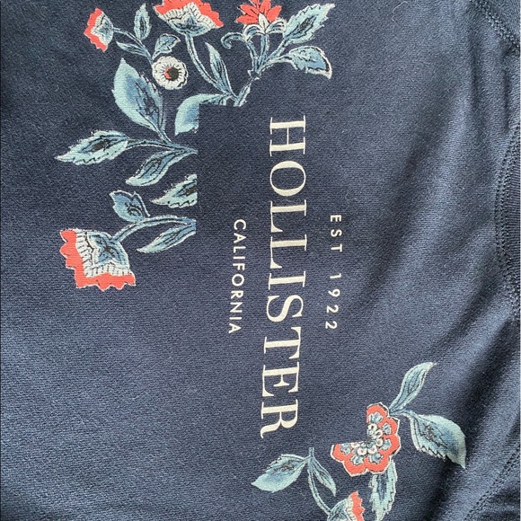Hollister Crew Neck - Picture 3 of 4
